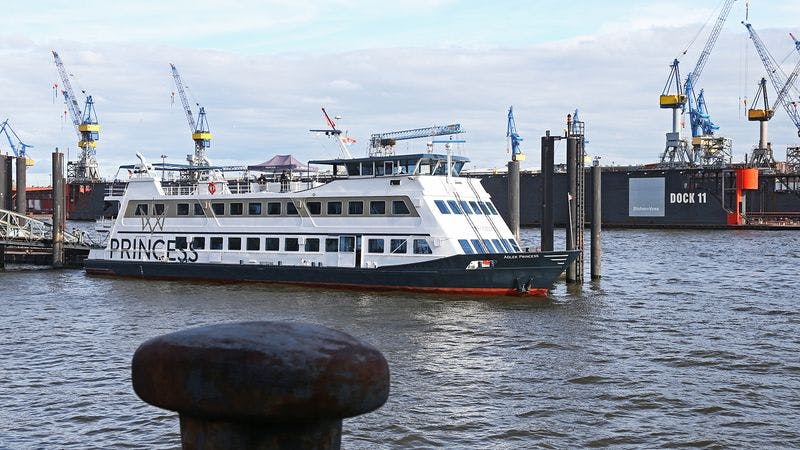 MS Princess im Hamburger Hafen