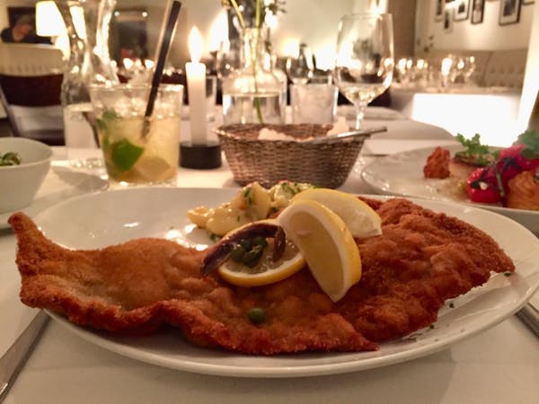 Das Rialto In Der Neustadt Bestes Schnitzel Mit Fleetblick Kiekmo Hamburg