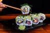 Sushi-Rolle im raw like sushi & more