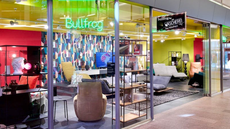 Bullfrog Flagship Store by Die Wäscherei