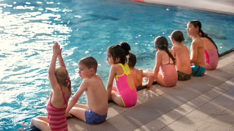 Kinder in der Schwimmschule Bäderland